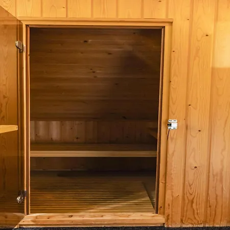 Detached Holiday Home In Nijmegen With Sauna * Ewijk